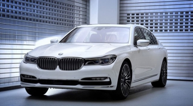 BMW Group показала дві версії 750Li xDrive